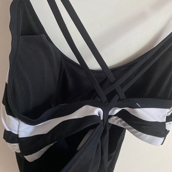 Women's Stripe Triangle U-Neck Elegant Tankini black and white Top, Size L - Picture 2 of 9